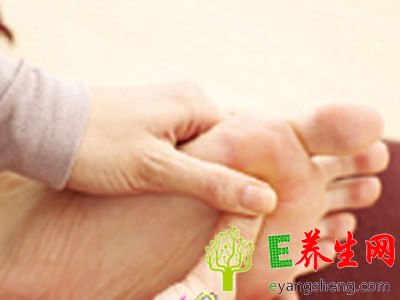 经络按摩治便秘 手指与脚底按摩图解
