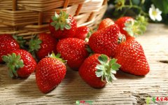 草莓是美白冠军 盘点5类＂莓＂水果功效